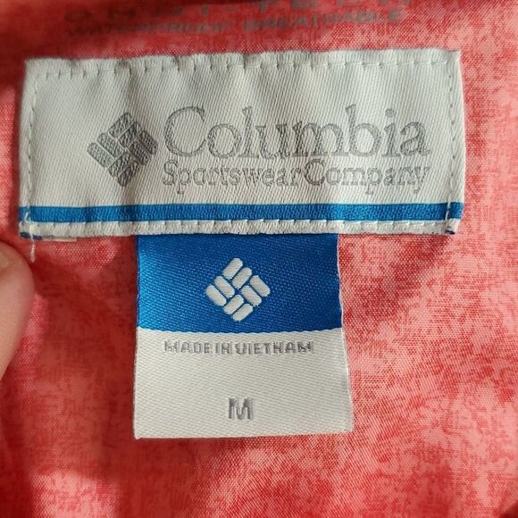 Columbia medium hooded pink water and wind resistant jacket - Picture 6 of 7